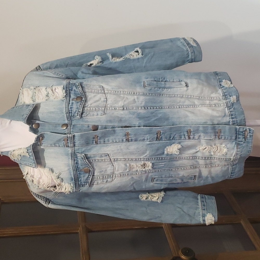 𝅺Easel Distressed Denim Jacket SZ S NWT